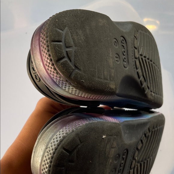 CROCS Kids Slippers with Fun Charms - Black and Blue size 11 - Picture 4 of 6